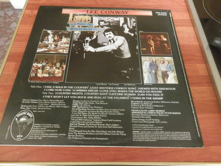 Lee Conway : Love Still Makes The World Go Round (LP, Album)
